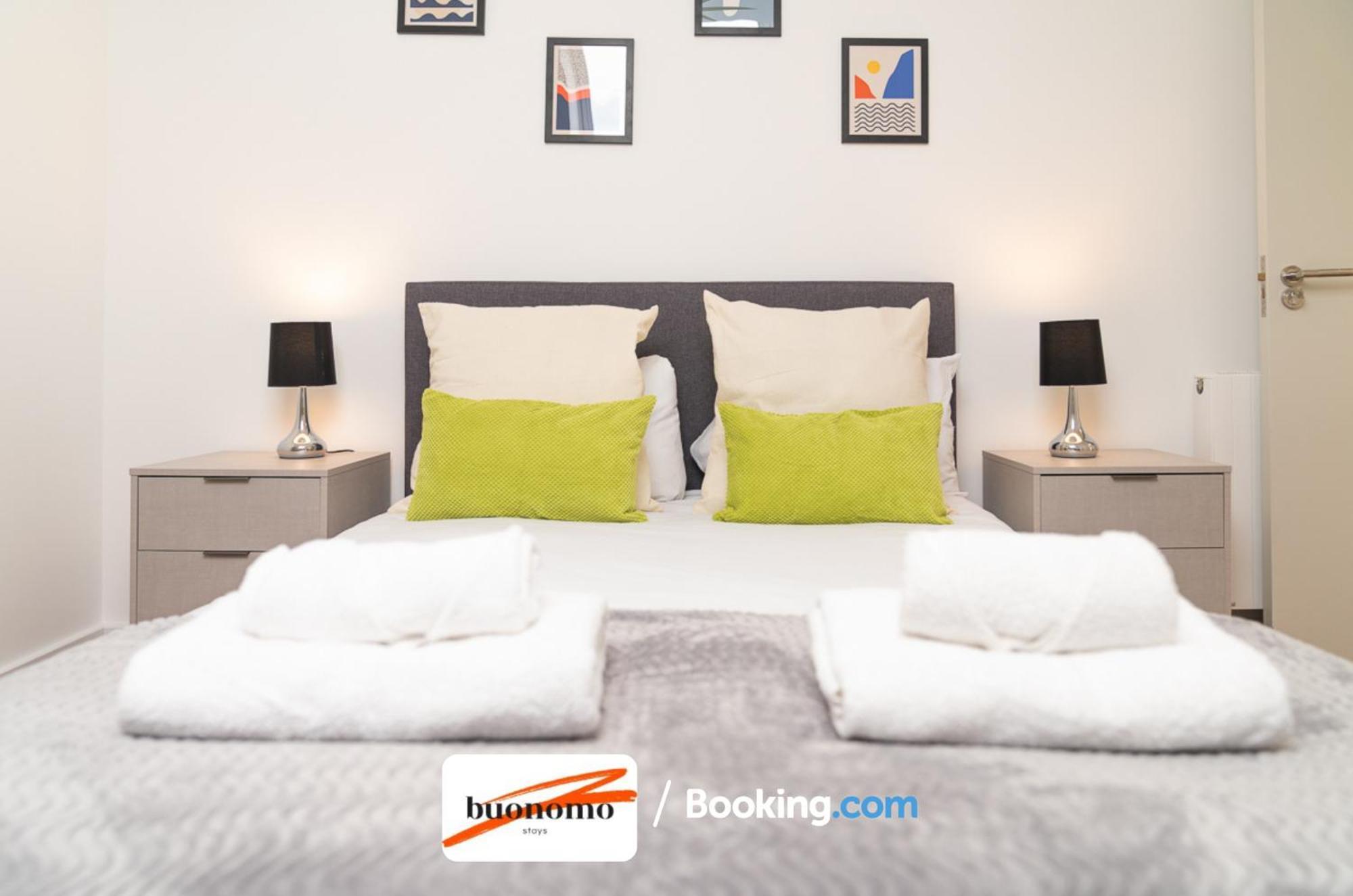 Two Bedroom Apartment At Buonomo Stays Short Lets & Serviced Accommodation Londres Exterior foto