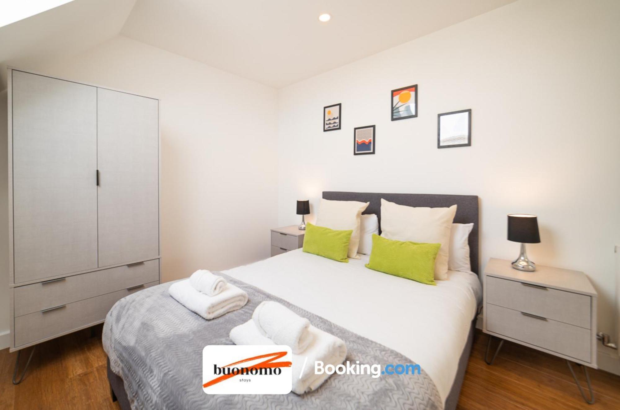 Two Bedroom Apartment At Buonomo Stays Short Lets & Serviced Accommodation Londres Exterior foto