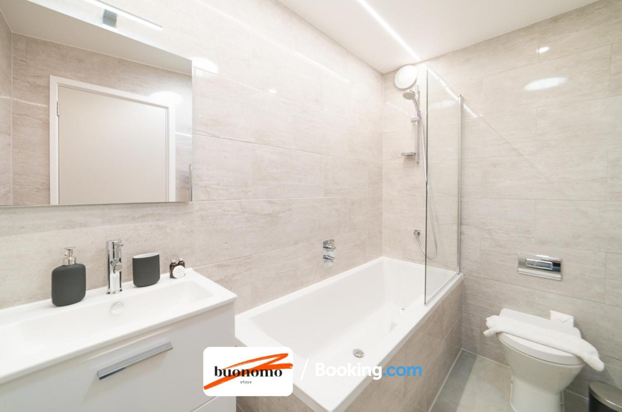 Two Bedroom Apartment At Buonomo Stays Short Lets & Serviced Accommodation Londres Exterior foto