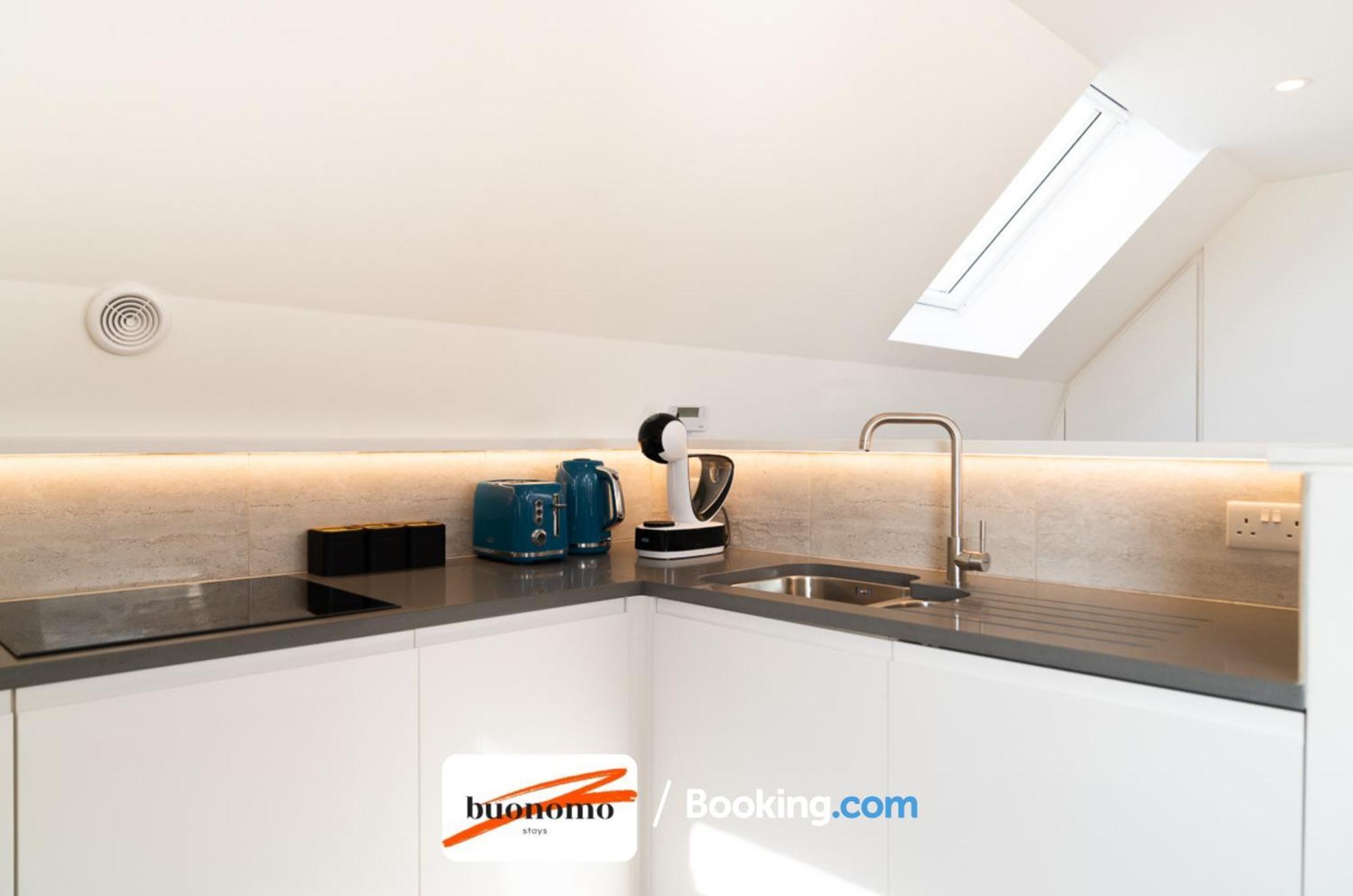 Two Bedroom Apartment At Buonomo Stays Short Lets & Serviced Accommodation Londres Exterior foto